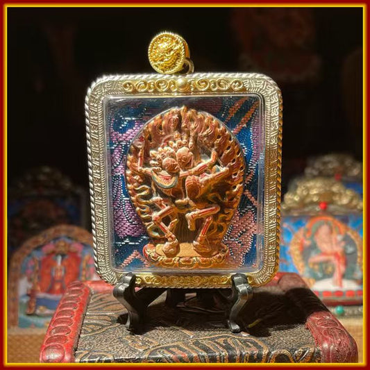 This is a Buddhist amulet made of clay by artisans on the roof of the world. It was fired at high temperatures and then hand-painted with mineral pigments. Its name is Shi Tuolingzhu.