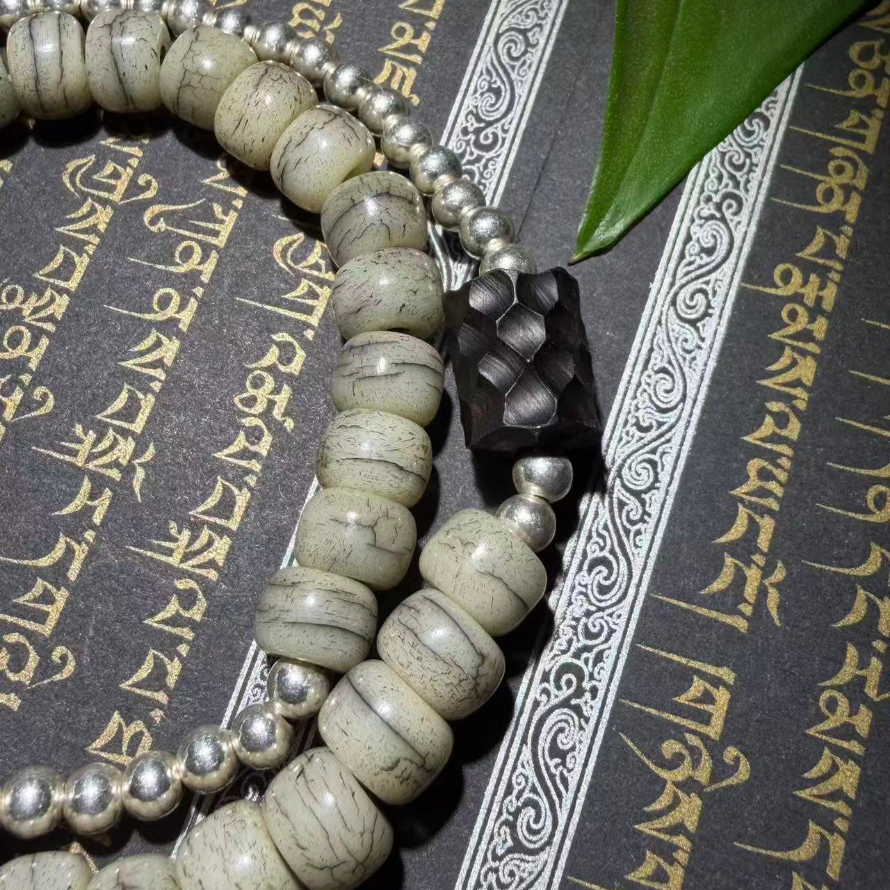 Tibetan Amulets – Hand-painted & Handcrafted. Dzi Bead Necklaces & Bracelets, Thangka, Sacred Symbols, Natural Gemstones. Lucky Charms, Blessed Items, Energy Purification, Vintage Collectibles.