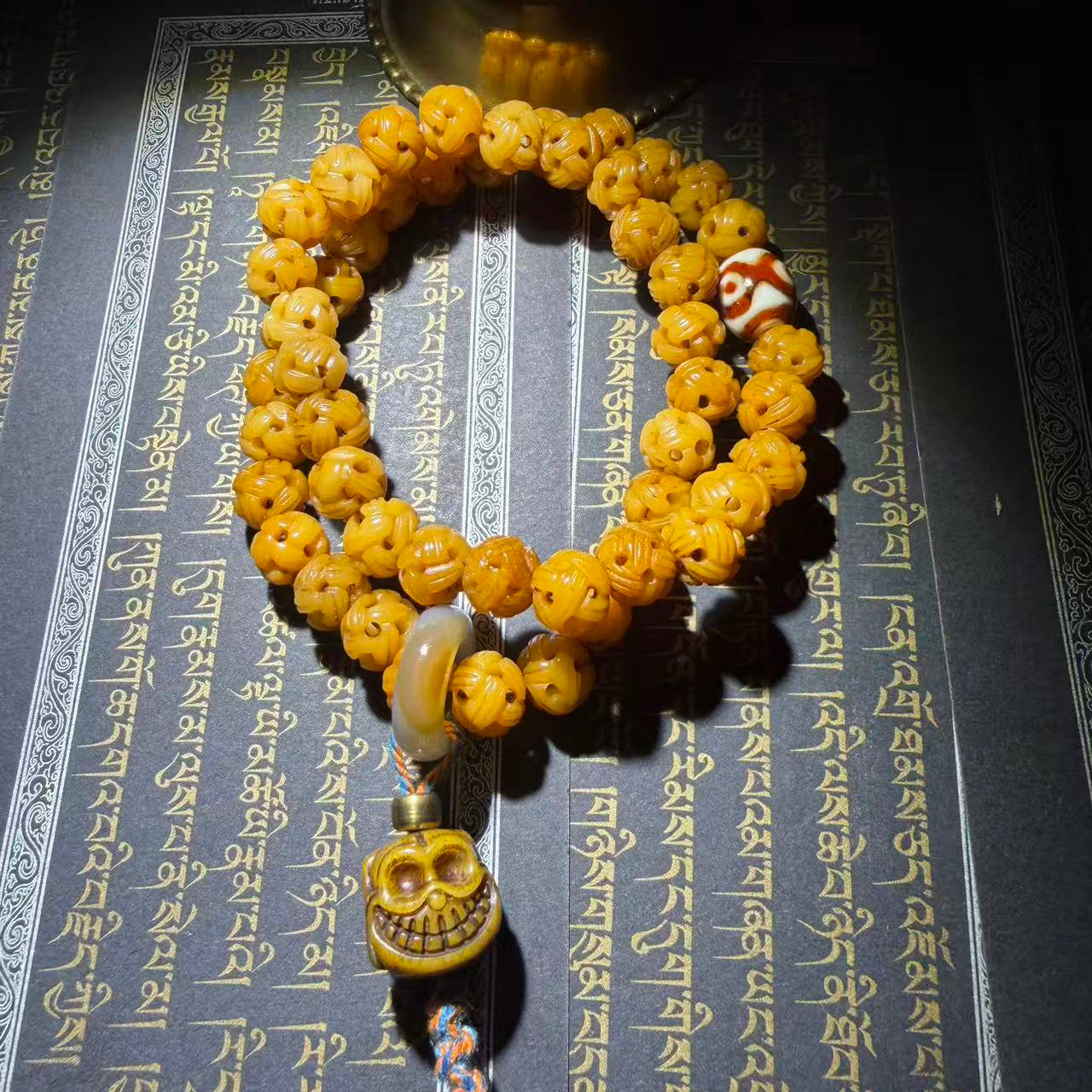Tibetan Amulets – Hand-painted & Handcrafted. Dzi Bead Necklaces & Bracelets, Thangka, Sacred Symbols, Natural Gemstones. Lucky Charms, Blessed Items, Energy Purification, Vintage Collectibles.