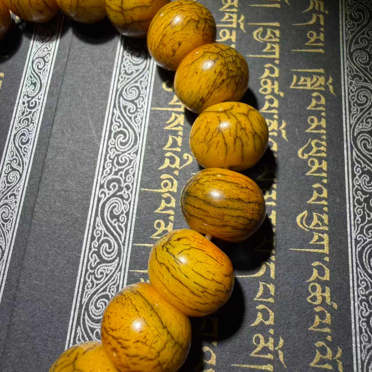 Tibetan Amulets – Hand-painted & Handcrafted. Dzi Bead Necklaces & Bracelets, Thangka, Sacred Symbols, Natural Gemstones. Lucky Charms, Blessed Items, Energy Purification, Vintage Collectibles.