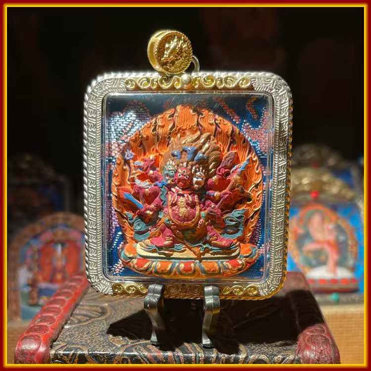 This is a Buddha amulet made of clay by artisans on the roof of the world, fired at high temperatures, and then hand-painted with mineral pigments. Its name is Hayagriva (Hayagriva).