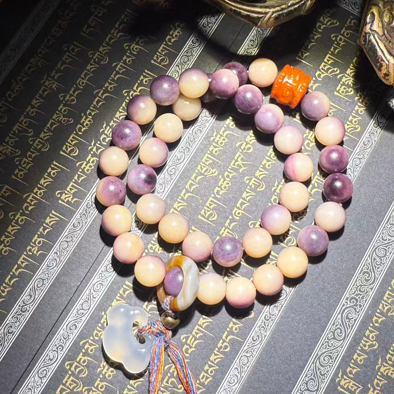 Tibetan Amulets – Hand-painted & Handcrafted. Dzi Bead Necklaces & Bracelets, Thangka, Sacred Symbols, Natural Gemstones. Lucky Charms, Blessed Items, Energy Purification, Vintage Collectibles.