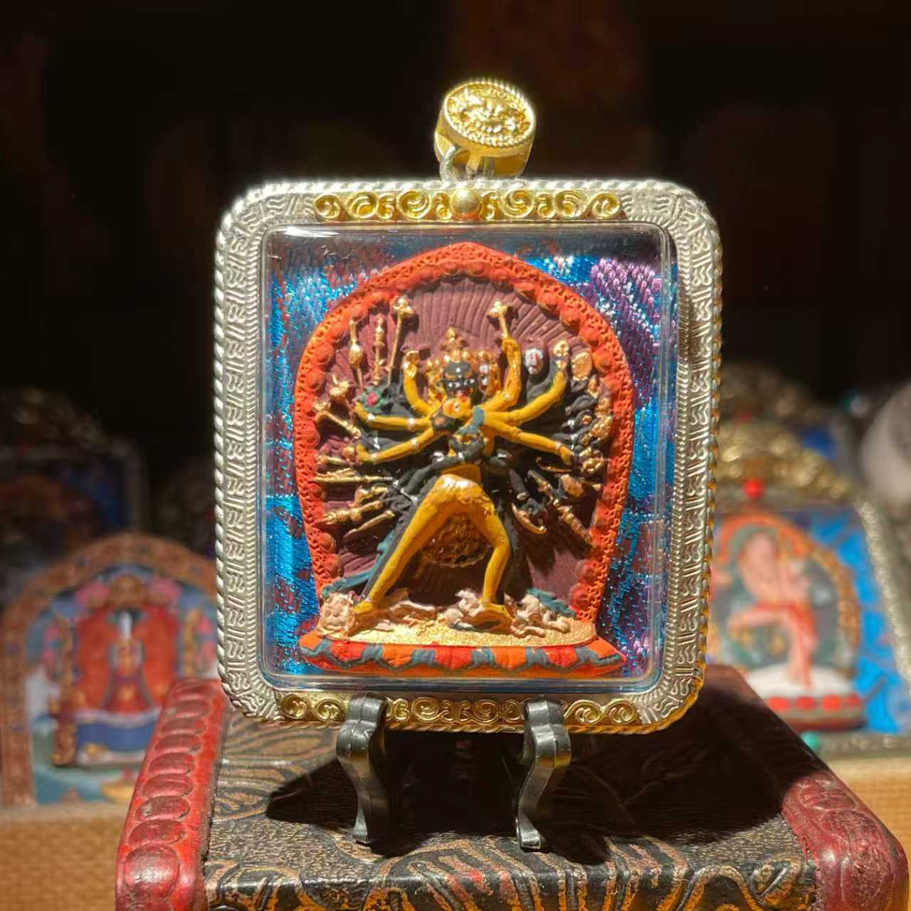 This is a Buddha amulet made of clay by artisans on the roof of the world, fired at high temperatures, and then hand-painted with mineral pigments. Its name is Chakrasamvara.
