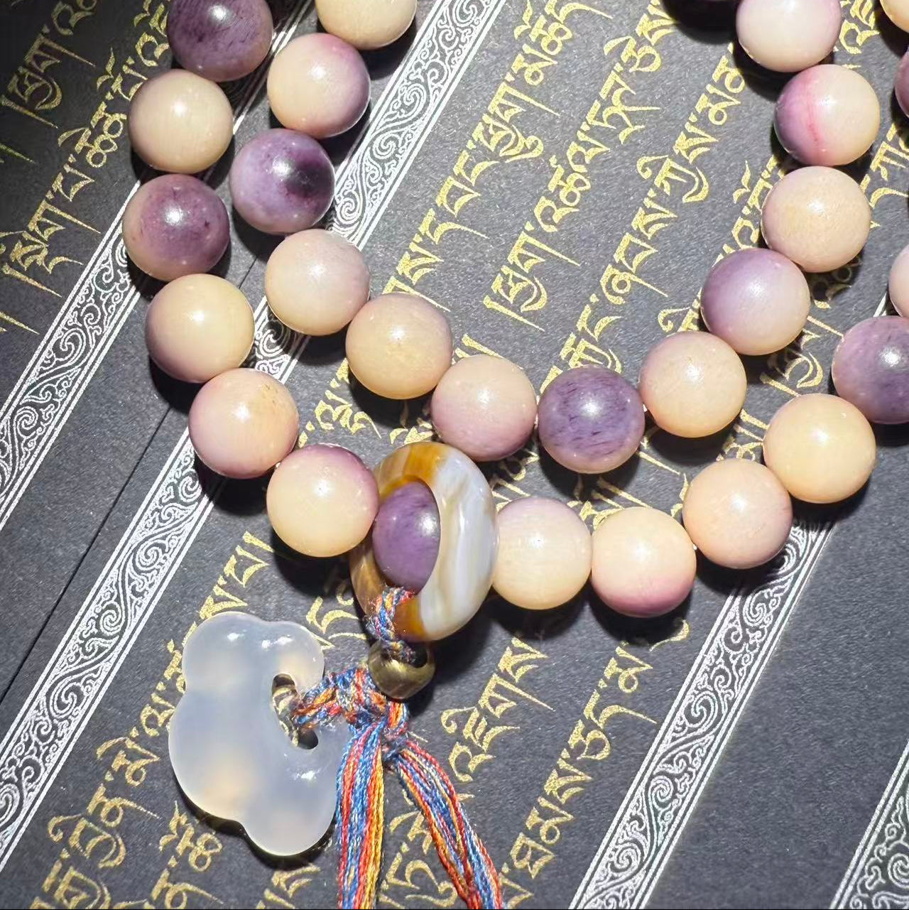 Tibetan Amulets – Hand-painted & Handcrafted. Dzi Bead Necklaces & Bracelets, Thangka, Sacred Symbols, Natural Gemstones. Lucky Charms, Blessed Items, Energy Purification, Vintage Collectibles.