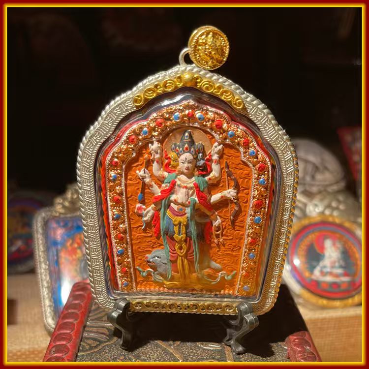 This is a Buddha amulet made of clay by artisans on the roof of the world, fired at high temperatures, and then hand-painted with mineral pigments. Its name is "Miraculous Supporting Heaven".