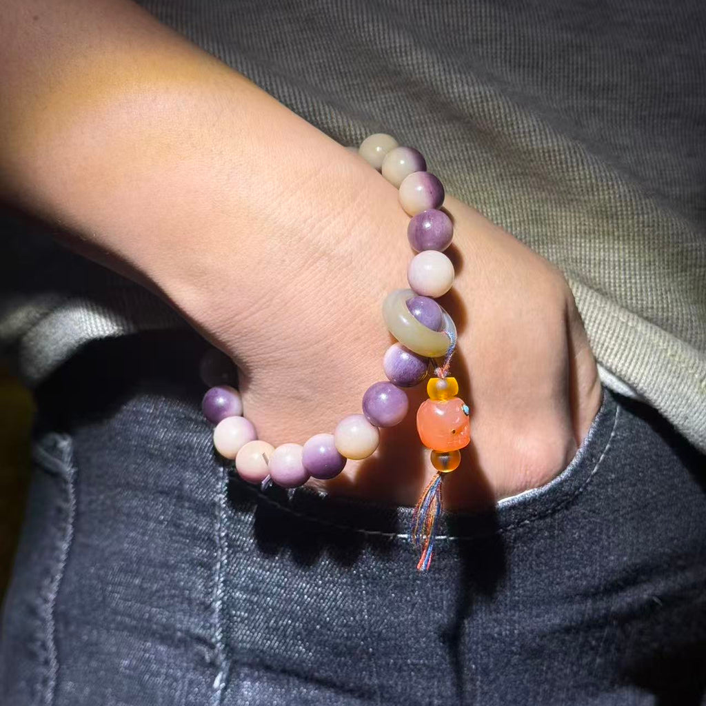 Tibetan Amulets – Hand-painted & Handcrafted. Dzi Bead Necklaces & Bracelets, Thangka, Sacred Symbols, Natural Gemstones. Lucky Charms, Blessed Items, Energy Purification, Vintage Collectibles.