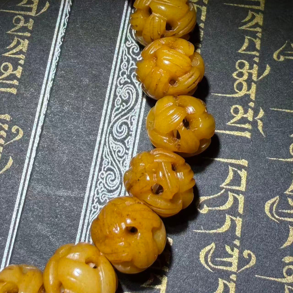 Tibetan Amulets – Hand-painted & Handcrafted. Dzi Bead Necklaces & Bracelets, Thangka, Sacred Symbols, Natural Gemstones. Lucky Charms, Blessed Items, Energy Purification, Vintage Collectibles.