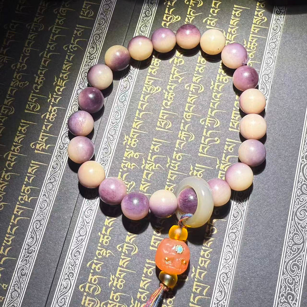 Tibetan Amulets – Hand-painted & Handcrafted. Dzi Bead Necklaces & Bracelets, Thangka, Sacred Symbols, Natural Gemstones. Lucky Charms, Blessed Items, Energy Purification, Vintage Collectibles.