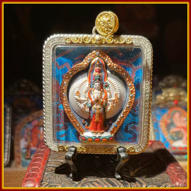 This is a Buddhist amulet made of clay by artisans on the roof of the world, fired at high temperatures, and then hand-painted with mineral pigments. Its name is Thousand-Armed Guanyin.