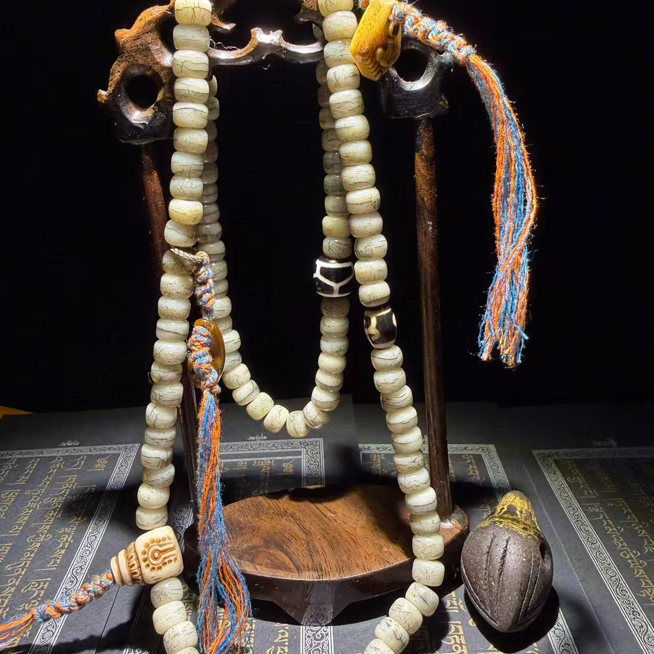 Tibetan Amulets – Hand-painted & Handcrafted. Dzi Bead Necklaces & Bracelets, Thangka, Sacred Symbols, Natural Gemstones. Lucky Charms, Blessed Items, Energy Purification, Vintage Collectibles.