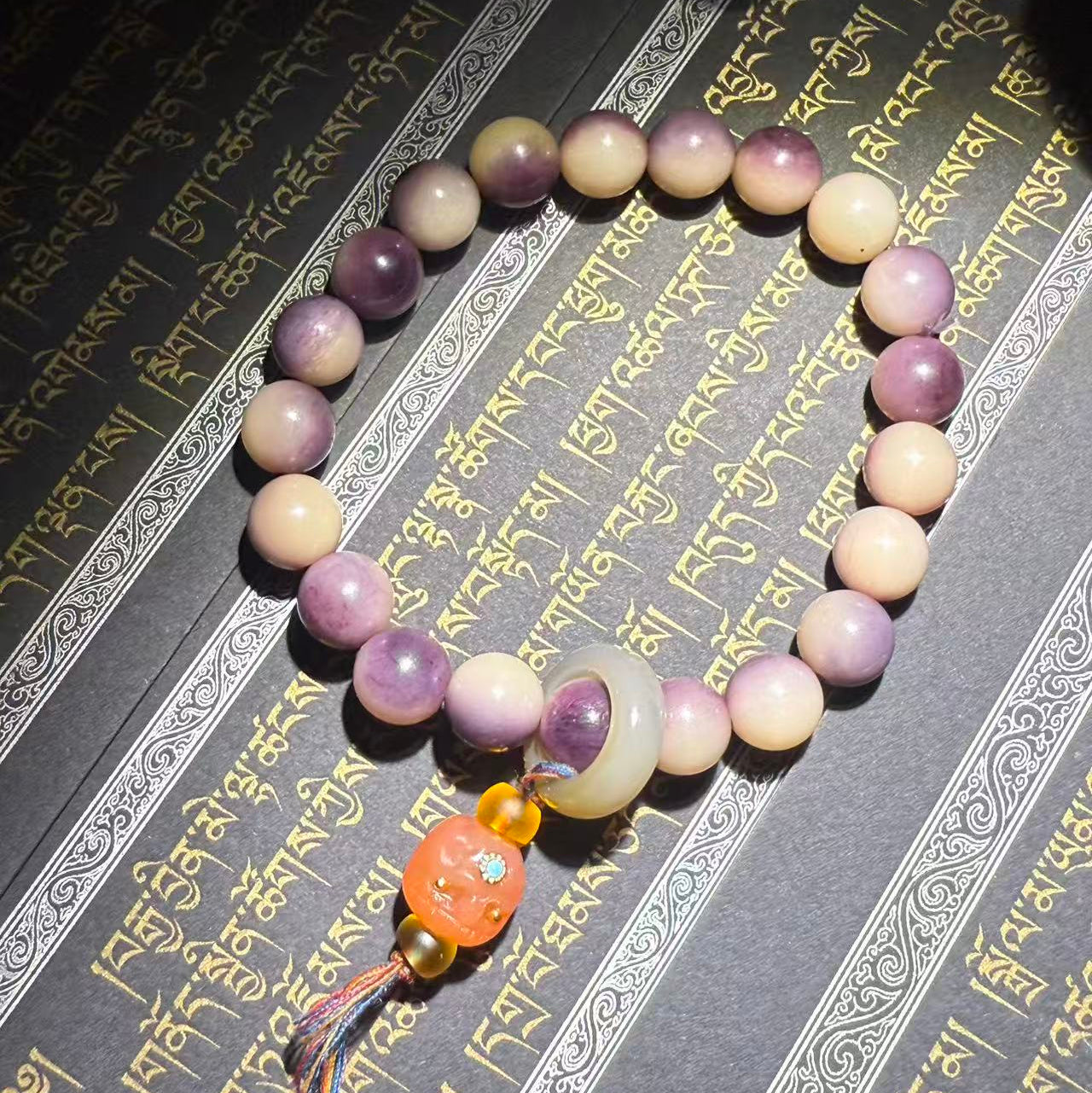 Tibetan Amulets – Hand-painted & Handcrafted. Dzi Bead Necklaces & Bracelets, Thangka, Sacred Symbols, Natural Gemstones. Lucky Charms, Blessed Items, Energy Purification, Vintage Collectibles.