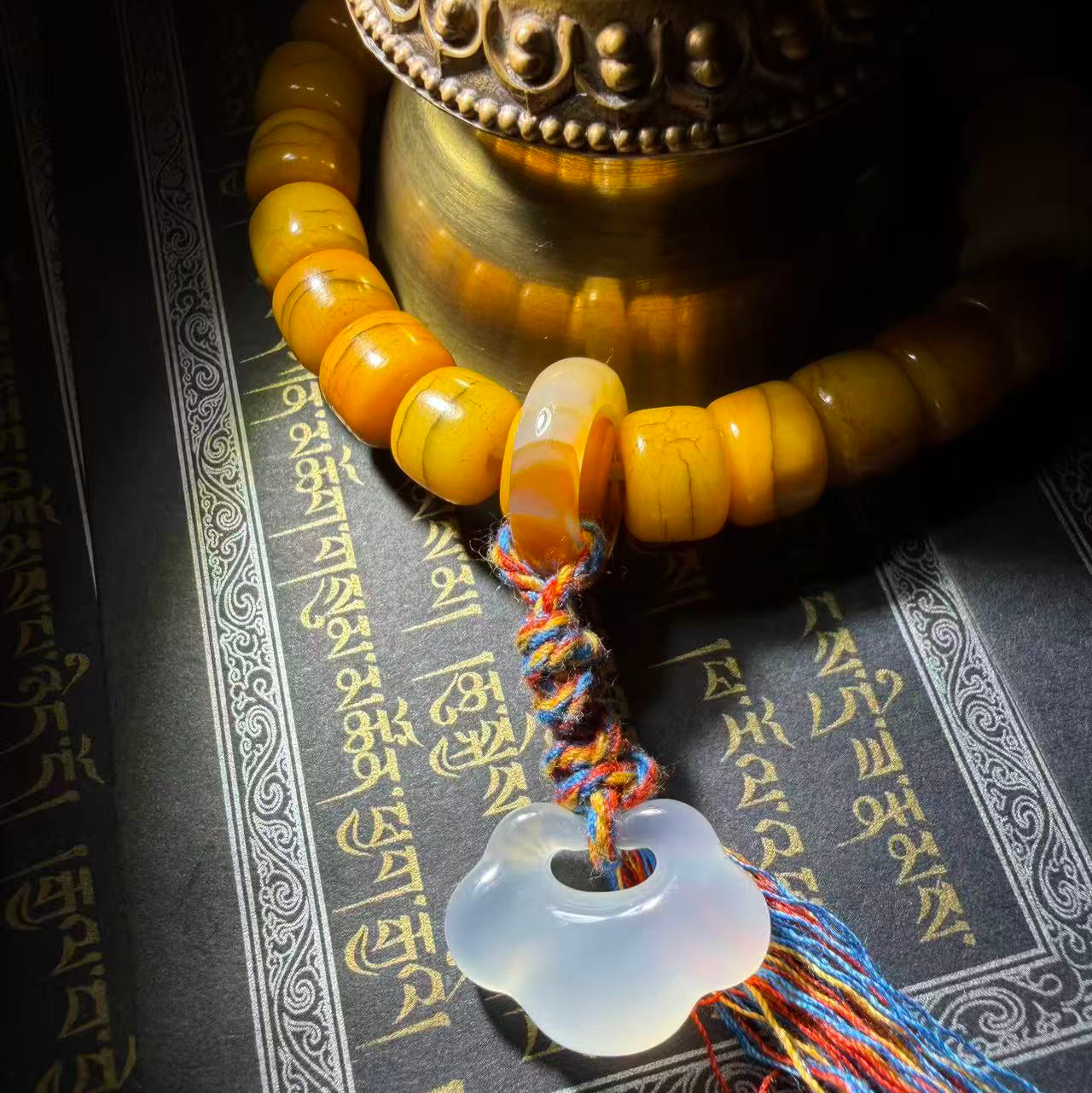 Tibetan Amulets – Hand-painted & Handcrafted. Dzi Bead Necklaces & Bracelets, Thangka, Sacred Symbols, Natural Gemstones. Lucky Charms, Blessed Items, Energy Purification, Vintage Collectibles.