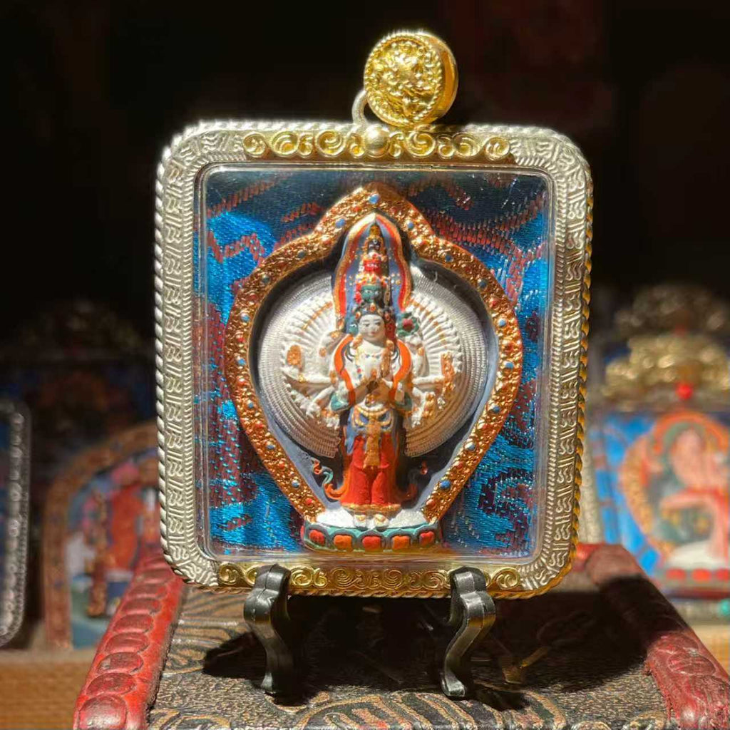 This is a Buddhist amulet made of clay by artisans on the roof of the world, fired at high temperatures, and then hand-painted with mineral pigments. Its name is Thousand-Armed Guanyin.