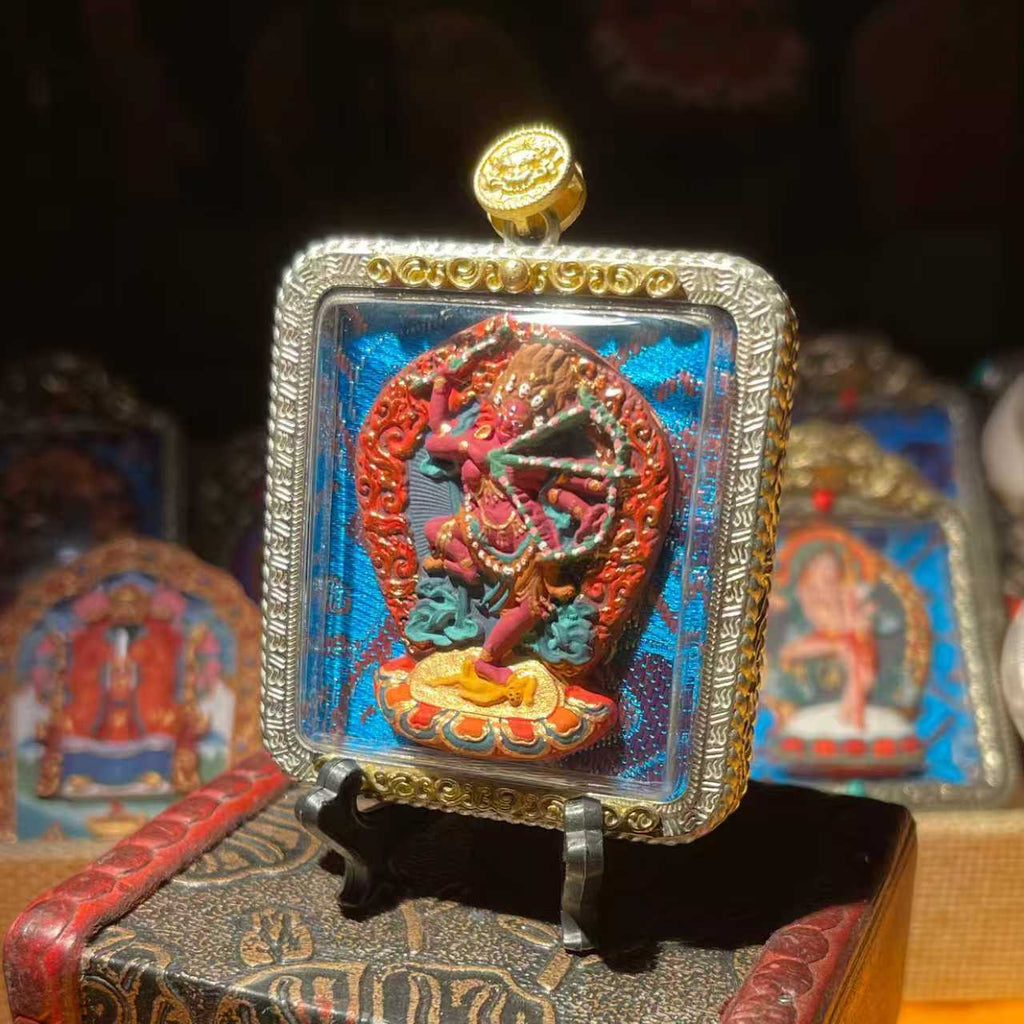 This is a Buddha amulet made of clay by artisans on the roof of the world. It was fired at high temperatures and then hand-painted with mineral pigments. Its name is the Zuo Ming Buddha Mother Image.