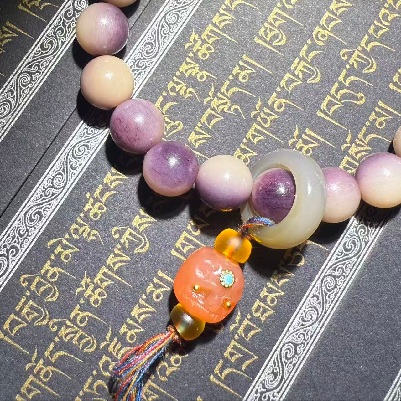Tibetan Amulets – Hand-painted & Handcrafted. Dzi Bead Necklaces & Bracelets, Thangka, Sacred Symbols, Natural Gemstones. Lucky Charms, Blessed Items, Energy Purification, Vintage Collectibles.