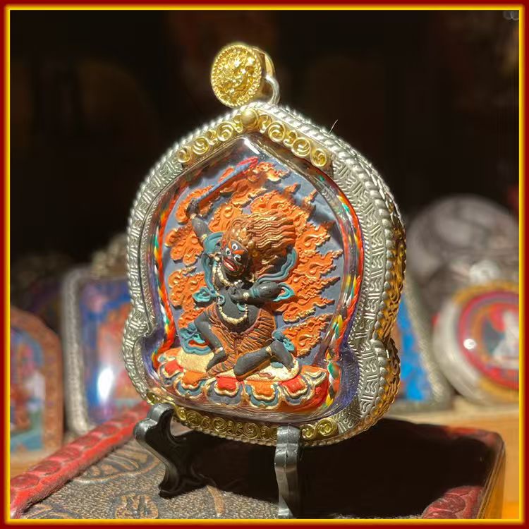 This is a Buddha amulet made of clay by artisans on the roof of the world, fired at high temperatures, and then hand-painted with mineral pigments. Its name is Acala (Fudō Myō-ō).