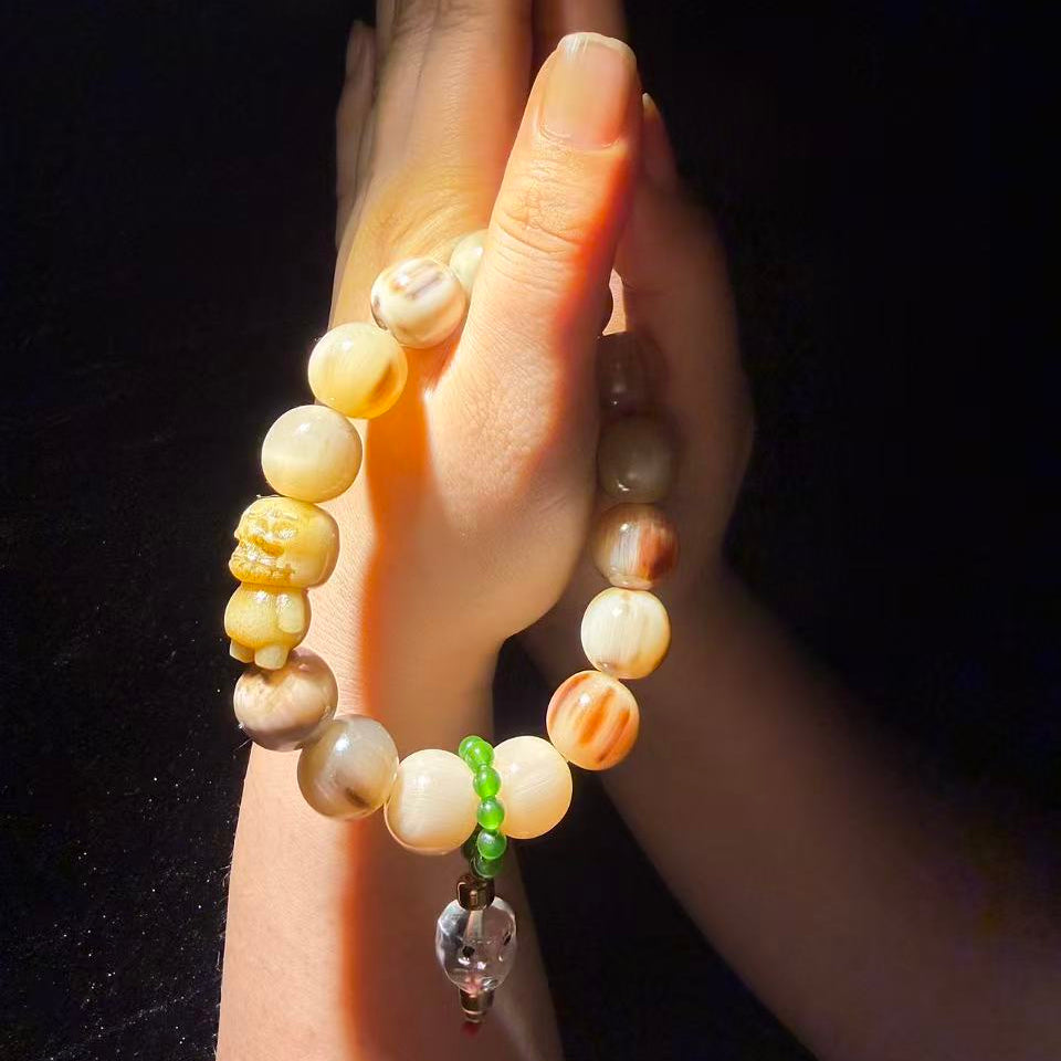 Tibetan Amulets – Hand-painted & Handcrafted. Dzi Bead Necklaces & Bracelets, Thangka, Sacred Symbols, Natural Gemstones. Lucky Charms, Blessed Items, Energy Purification, Vintage Collectibles.