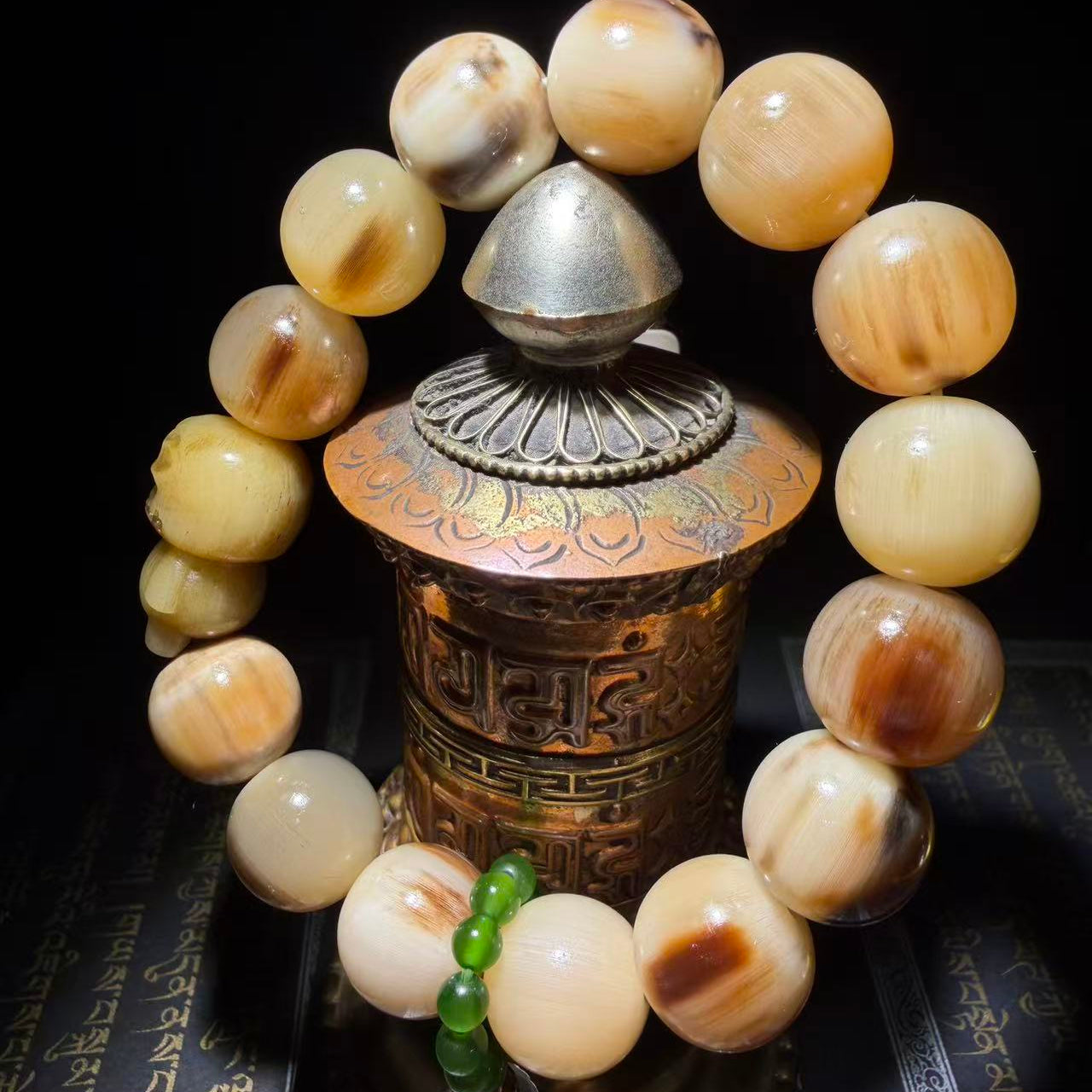 Tibetan Amulets – Hand-painted & Handcrafted. Dzi Bead Necklaces & Bracelets, Thangka, Sacred Symbols, Natural Gemstones. Lucky Charms, Blessed Items, Energy Purification, Vintage Collectibles.