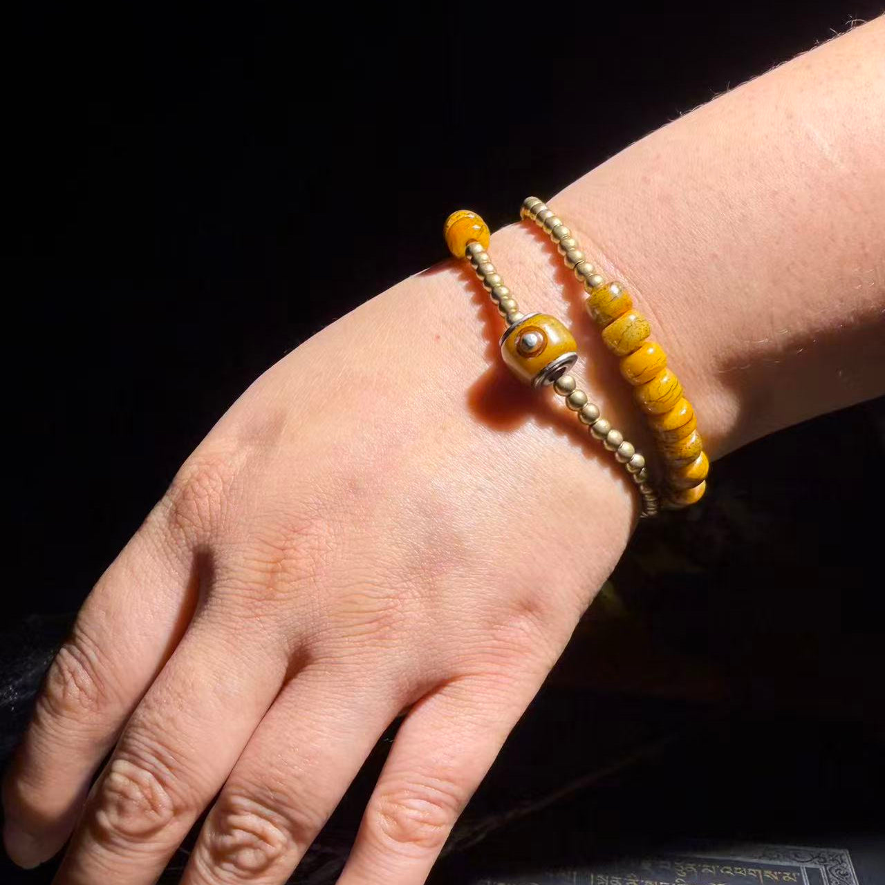 Tibetan Amulets – Hand-painted & Handcrafted. Dzi Bead Necklaces & Bracelets, Thangka, Sacred Symbols, Natural Gemstones. Lucky Charms, Blessed Items, Energy Purification, Vintage Collectibles.