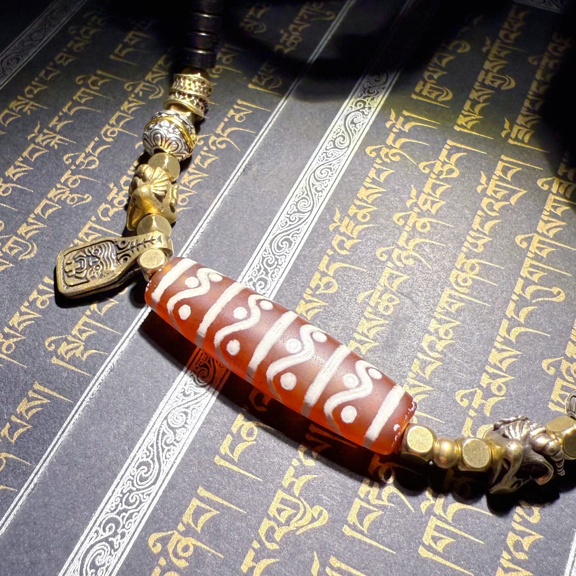 Tibetan Amulets – Hand-painted & Handcrafted. Dzi Bead Necklaces & Bracelets, Thangka, Sacred Symbols, Natural Gemstones. Lucky Charms, Blessed Items, Energy Purification, Vintage Collectibles.