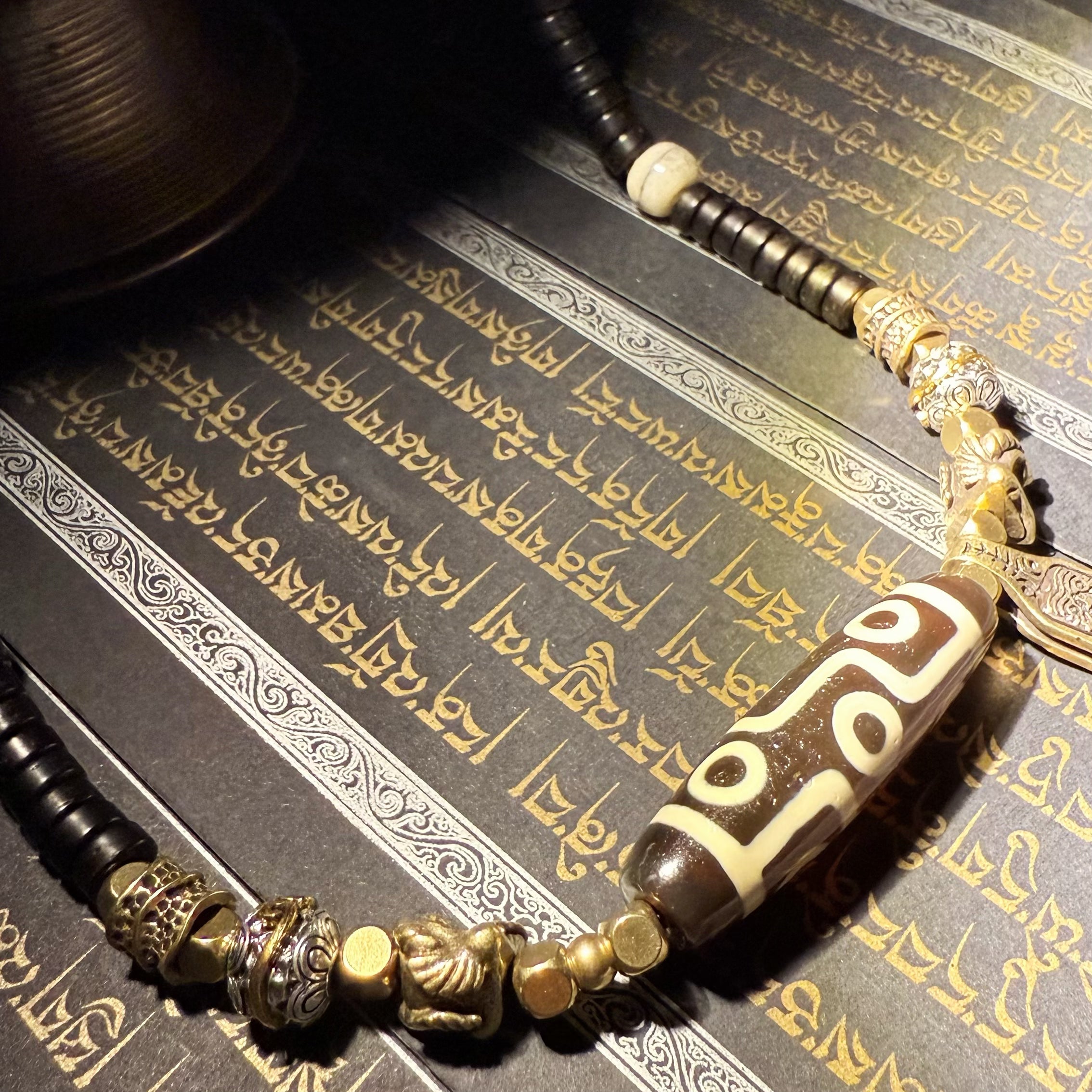 Tibetan Amulets – Hand-painted & Handcrafted. Dzi Bead Necklaces & Bracelets, Thangka, Sacred Symbols, Natural Gemstones. Lucky Charms, Blessed Items, Energy Purification, Vintage Collectibles.