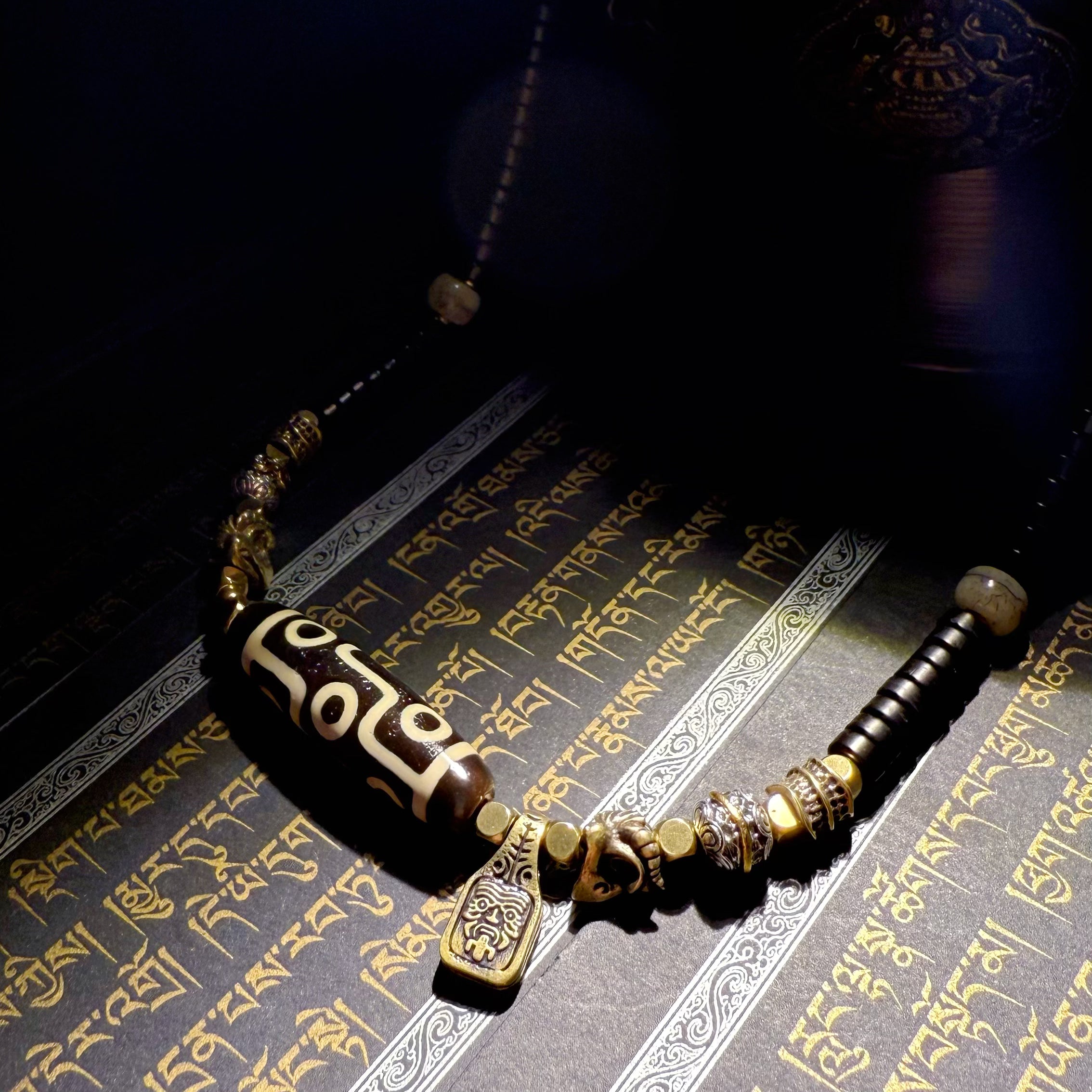 Tibetan Amulets – Hand-painted & Handcrafted. Dzi Bead Necklaces & Bracelets, Thangka, Sacred Symbols, Natural Gemstones. Lucky Charms, Blessed Items, Energy Purification, Vintage Collectibles.