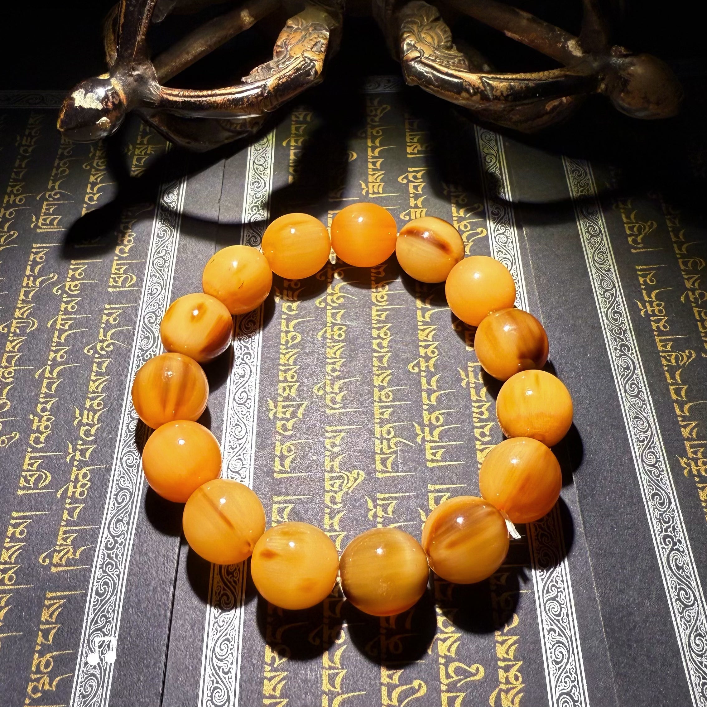 Tibetan Amulets – Hand-painted & Handcrafted. Dzi Bead Necklaces & Bracelets, Thangka, Sacred Symbols, Natural Gemstones. Lucky Charms, Blessed Items, Energy Purification, Vintage Collectibles.