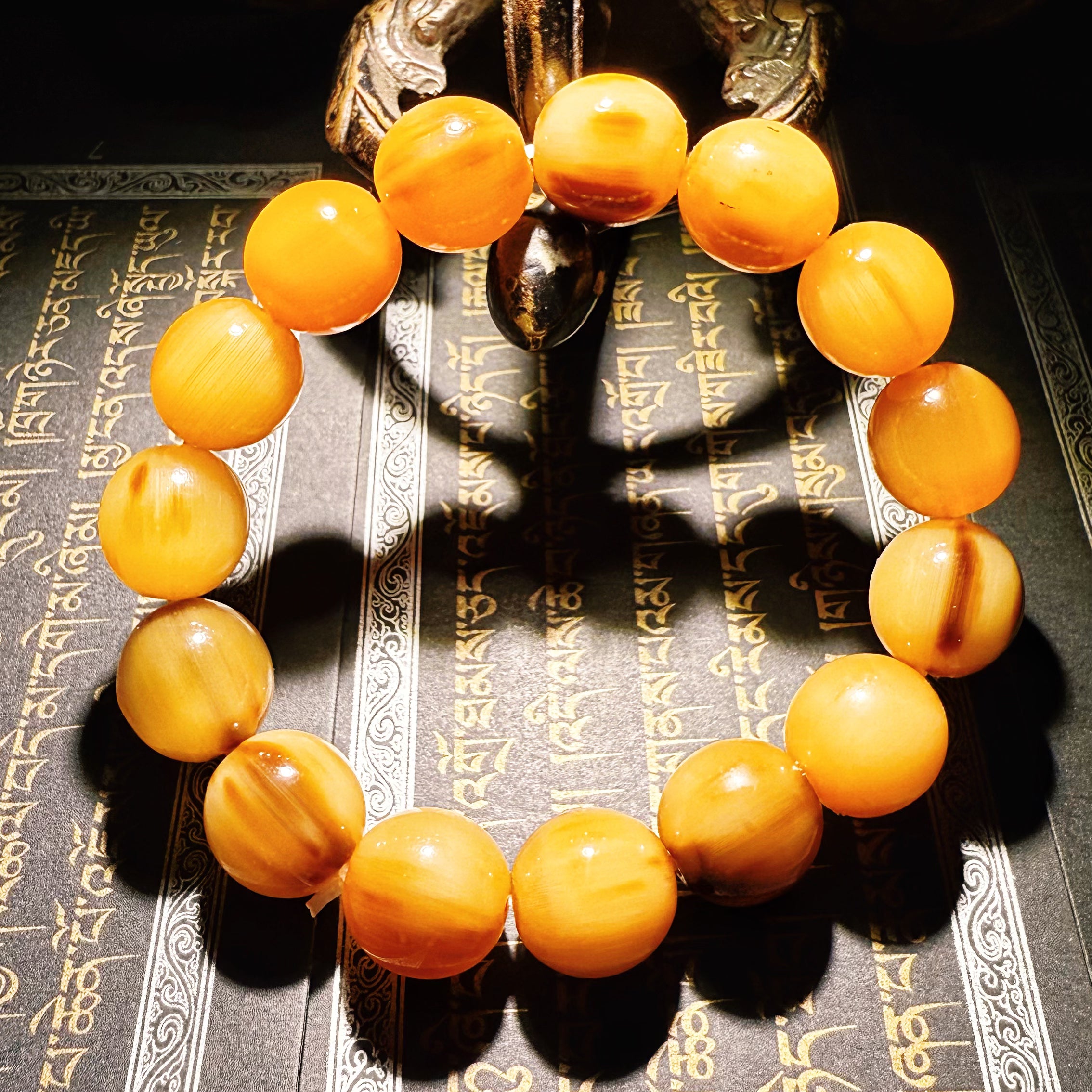 Tibetan Amulets – Hand-painted & Handcrafted. Dzi Bead Necklaces & Bracelets, Thangka, Sacred Symbols, Natural Gemstones. Lucky Charms, Blessed Items, Energy Purification, Vintage Collectibles.