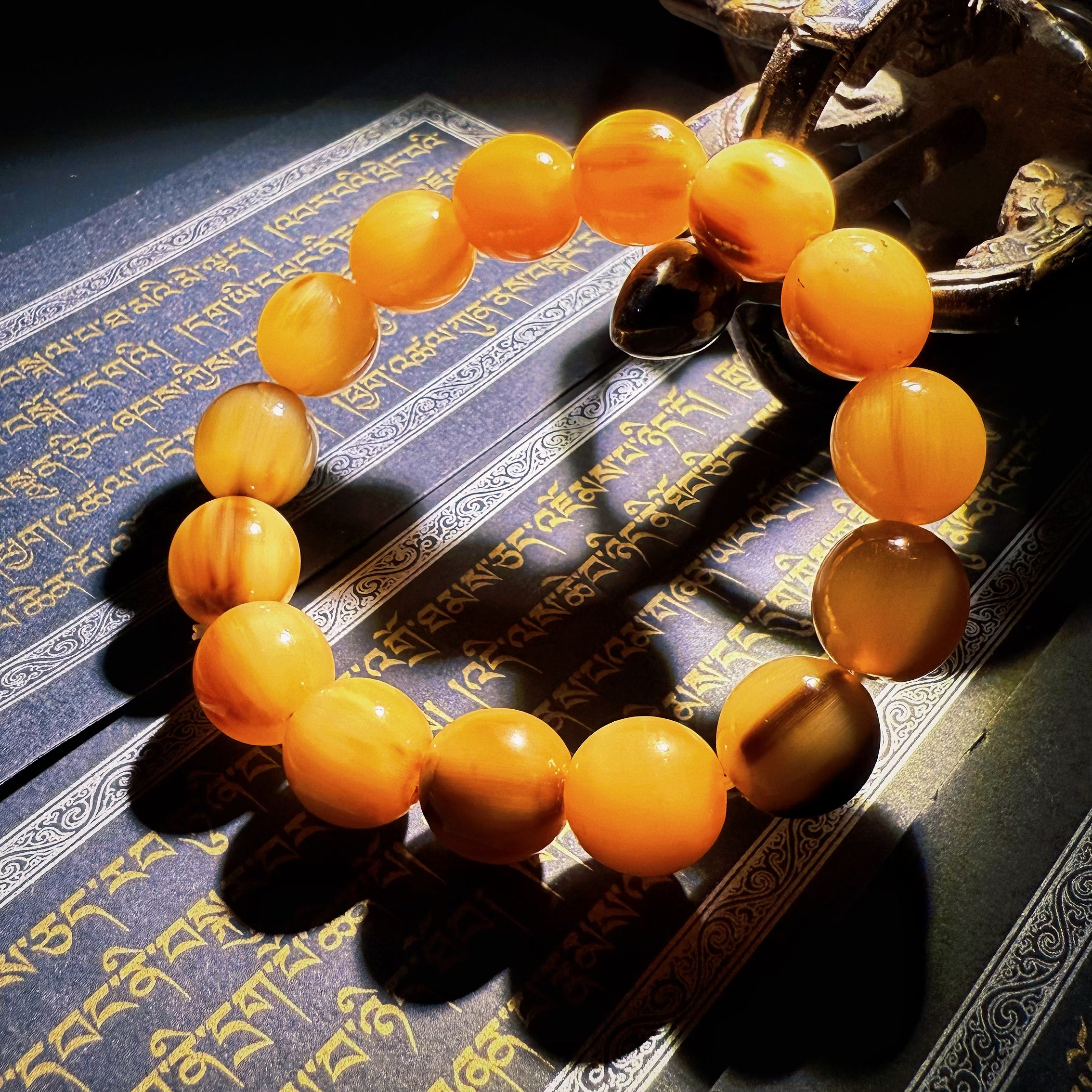 Tibetan Amulets – Hand-painted & Handcrafted. Dzi Bead Necklaces & Bracelets, Thangka, Sacred Symbols, Natural Gemstones. Lucky Charms, Blessed Items, Energy Purification, Vintage Collectibles.