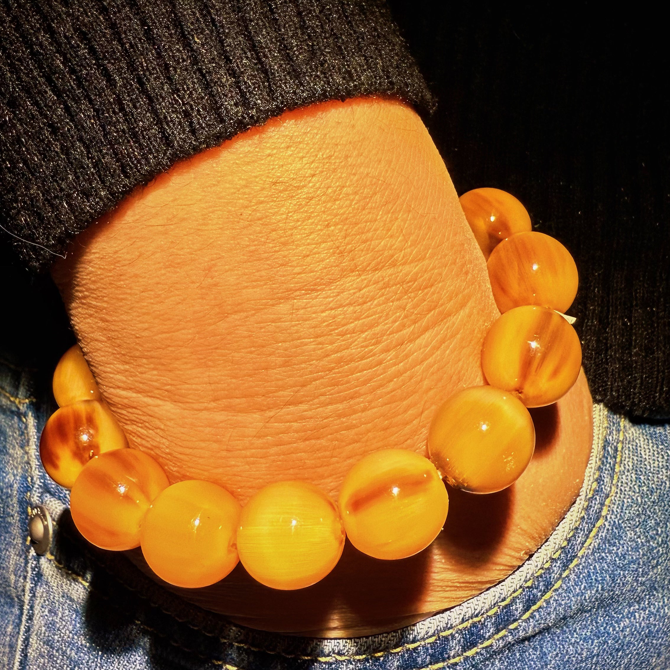 Tibetan Amulets – Hand-painted & Handcrafted. Dzi Bead Necklaces & Bracelets, Thangka, Sacred Symbols, Natural Gemstones. Lucky Charms, Blessed Items, Energy Purification, Vintage Collectibles.