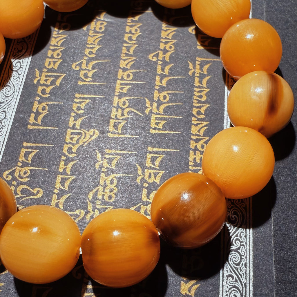 Tibetan Amulets – Hand-painted & Handcrafted. Dzi Bead Necklaces & Bracelets, Thangka, Sacred Symbols, Natural Gemstones. Lucky Charms, Blessed Items, Energy Purification, Vintage Collectibles.