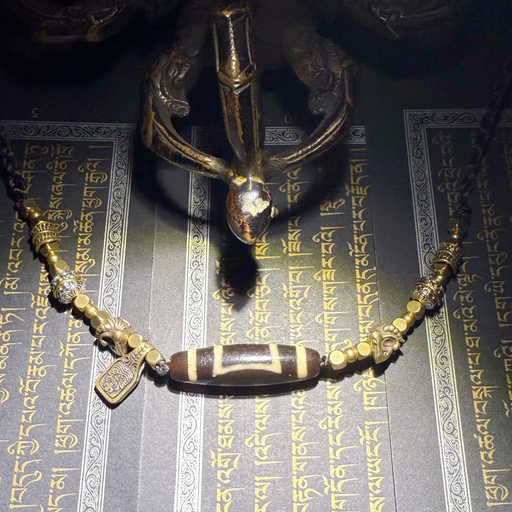 Tibetan Amulets – Hand-painted & Handcrafted. Dzi Bead Necklaces & Bracelets, Thangka, Sacred Symbols, Natural Gemstones. Lucky Charms, Blessed Items, Energy Purification, Vintage Collectibles.