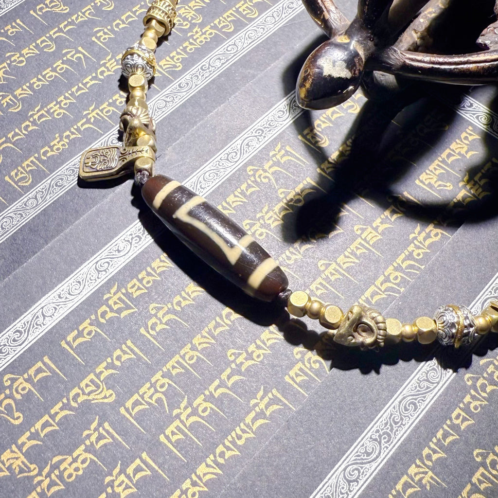 Tibetan Amulets – Hand-painted & Handcrafted. Dzi Bead Necklaces & Bracelets, Thangka, Sacred Symbols, Natural Gemstones. Lucky Charms, Blessed Items, Energy Purification, Vintage Collectibles.