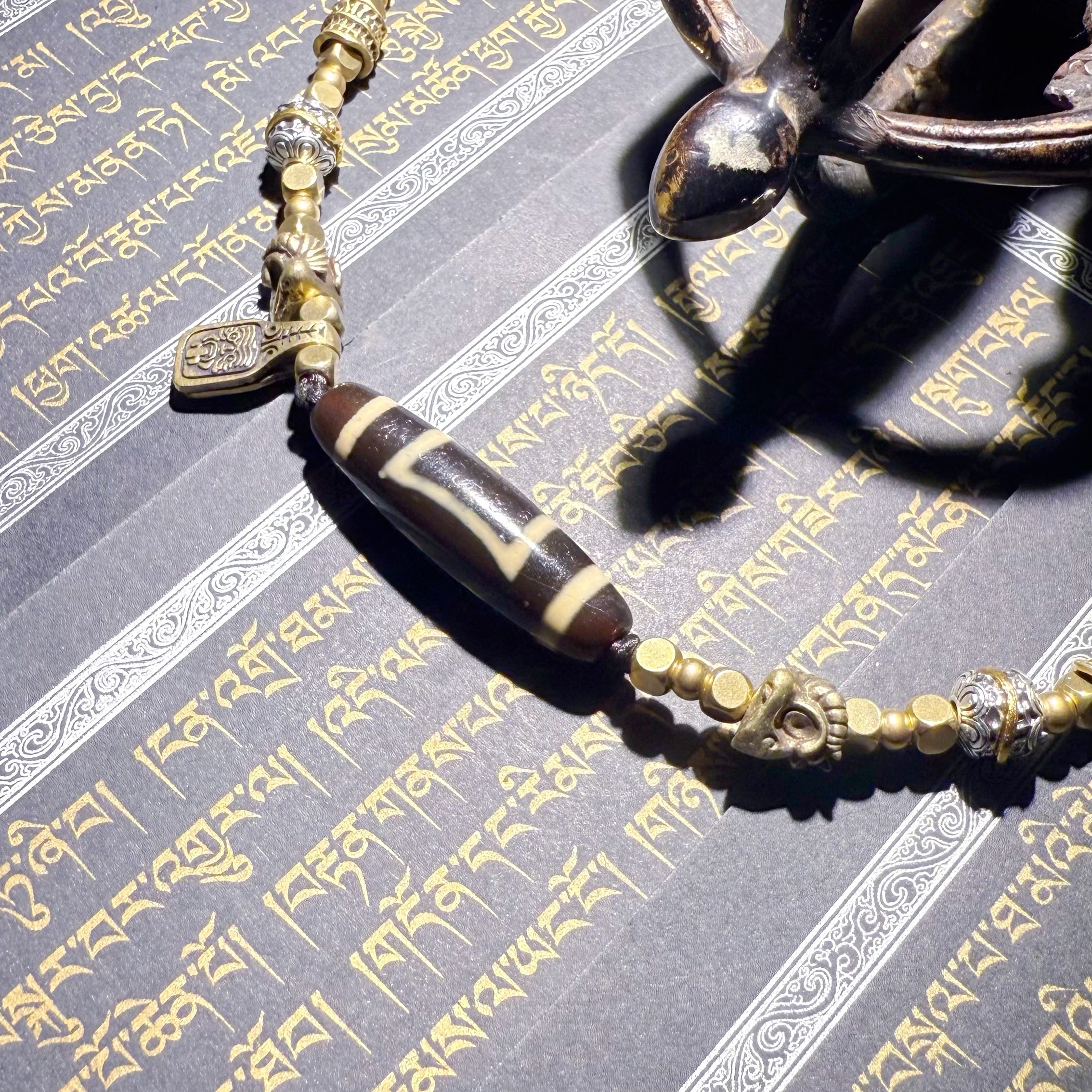 Tibetan Amulets – Hand-painted & Handcrafted. Dzi Bead Necklaces & Bracelets, Thangka, Sacred Symbols, Natural Gemstones. Lucky Charms, Blessed Items, Energy Purification, Vintage Collectibles.