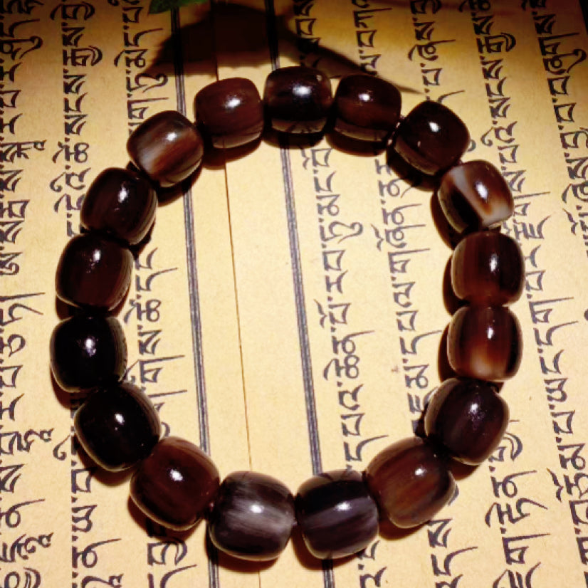 Tibetan Amulets – Hand-painted & Handcrafted. Dzi Bead Necklaces & Bracelets, Thangka, Sacred Symbols, Natural Gemstones. Lucky Charms, Blessed Items, Energy Purification, Vintage Collectibles.