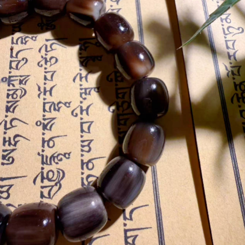 Tibetan Amulets – Hand-painted & Handcrafted. Dzi Bead Necklaces & Bracelets, Thangka, Sacred Symbols, Natural Gemstones. Lucky Charms, Blessed Items, Energy Purification, Vintage Collectibles.