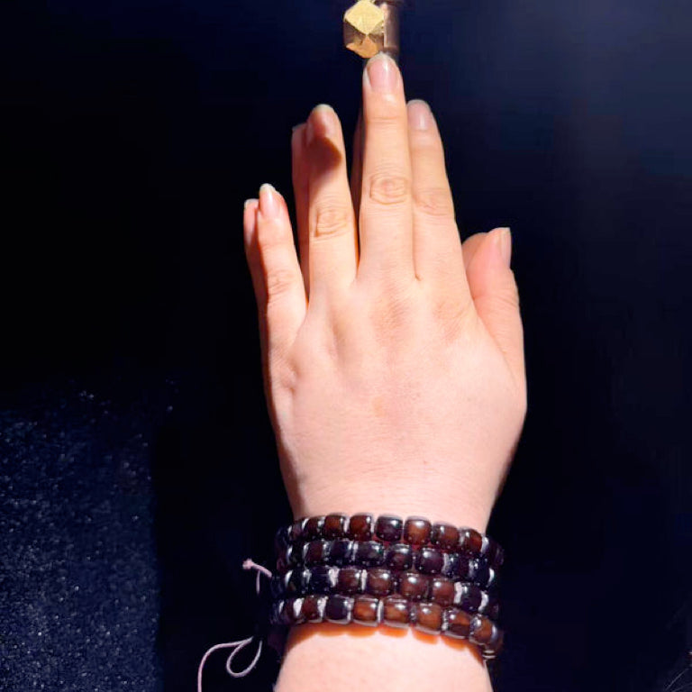 Tibetan Amulets – Hand-painted & Handcrafted. Dzi Bead Necklaces & Bracelets, Thangka, Sacred Symbols, Natural Gemstones. Lucky Charms, Blessed Items, Energy Purification, Vintage Collectibles.