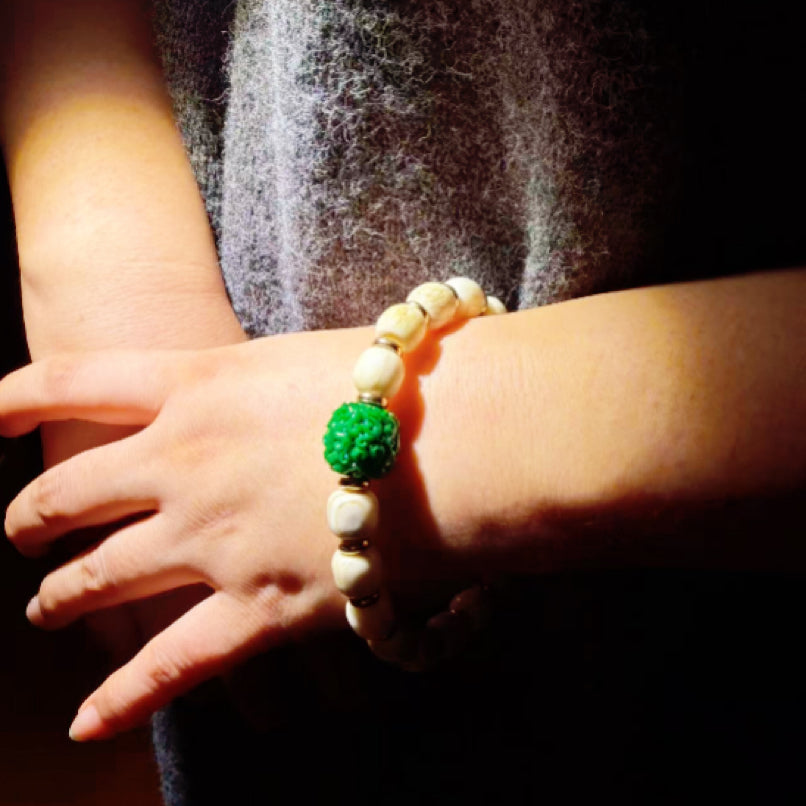 Tibetan Amulets – Hand-painted & Handcrafted. Dzi Bead Necklaces & Bracelets, Thangka, Sacred Symbols, Natural Gemstones. Lucky Charms, Blessed Items, Energy Purification, Vintage Collectibles.