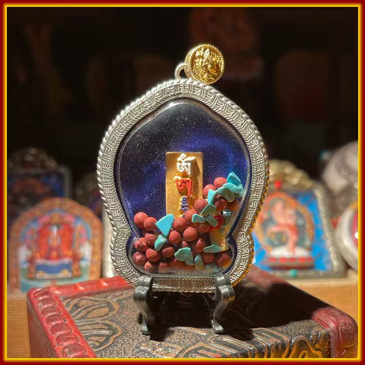 This is a Buddha amulet made of clay by artisans on the roof of the world, fired at high temperatures, and hand-painted with mineral pigments. Its name is "Red Elephant-Trunked God of Wealth".