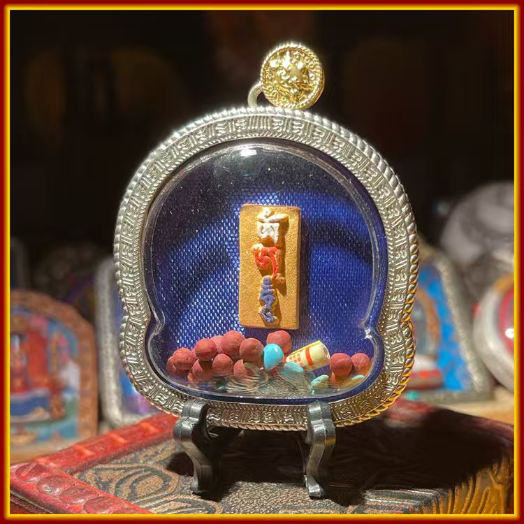 This is a Buddha amulet made of clay by artisans on the roof of the world, fired at high temperatures, and then hand-painted with mineral pigments. Its name is the Mahaprajapati Buddha Mother Image.