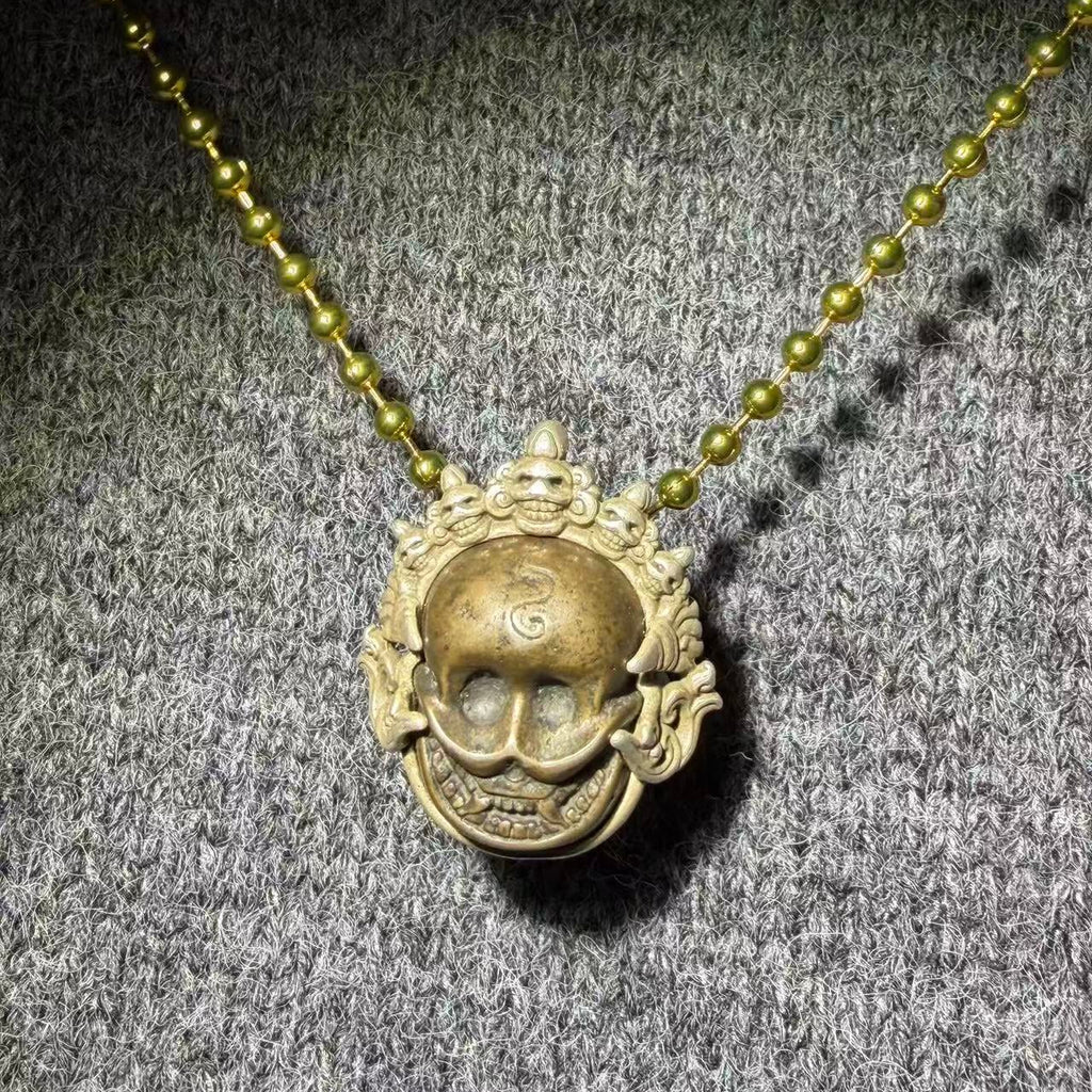 This is a handcrafted piece from the roof of the world, suitable as a necklace pendant, handcrafted by artisans using meteorite iron. It is exquisitely beautiful.