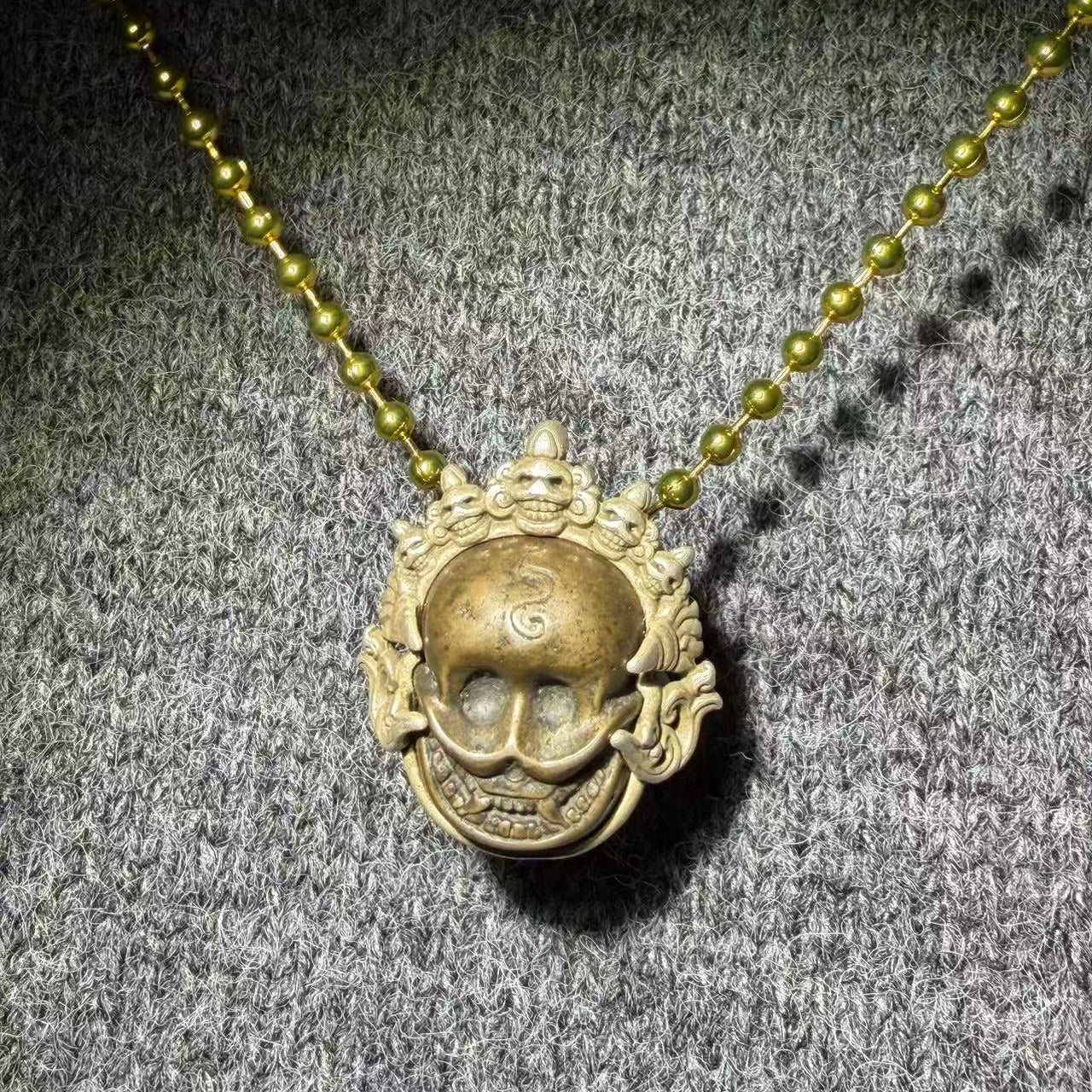 This is a handcrafted piece from the roof of the world, suitable as a necklace pendant, handcrafted by artisans using meteorite iron. It is exquisitely beautiful.