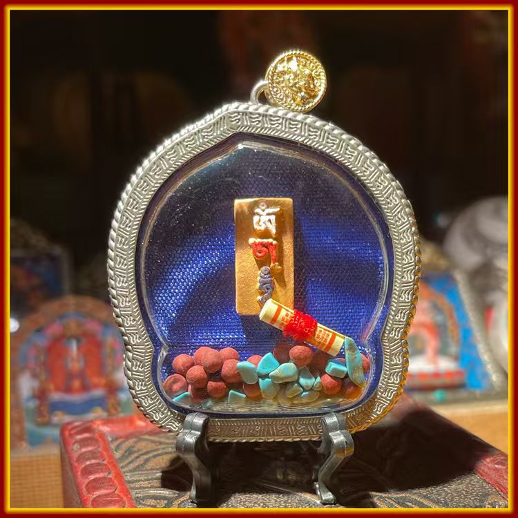 This is a Buddha amulet made of clay by artisans on the roof of the world, fired at high temperatures, and hand-painted with mineral pigments. Its name is Red Jambhala.