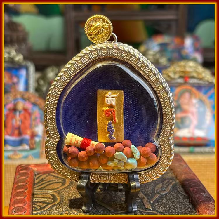 This is a Buddha amulet made of clay by artisans on the roof of the world, fired at high temperatures, and then hand-painted with mineral pigments. Its name is Green Tara.