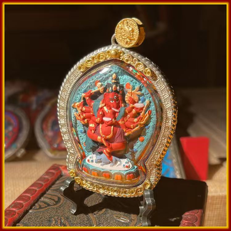 This is a Buddha amulet made of clay by artisans on the roof of the world, fired at high temperatures, and hand-painted with mineral pigments. Its name is "Red Elephant-Trunked God of Wealth".