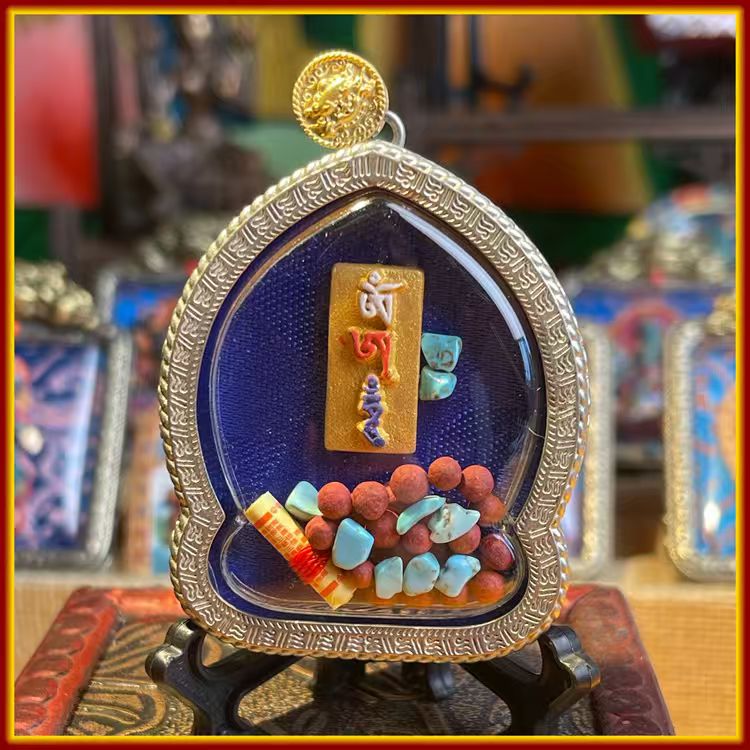 This is a Buddha amulet made of clay by artisans on the roof of the world, fired at high temperatures, and then hand-painted with mineral pigments. Its name is the Mahaprajapati Buddha Mother Image.