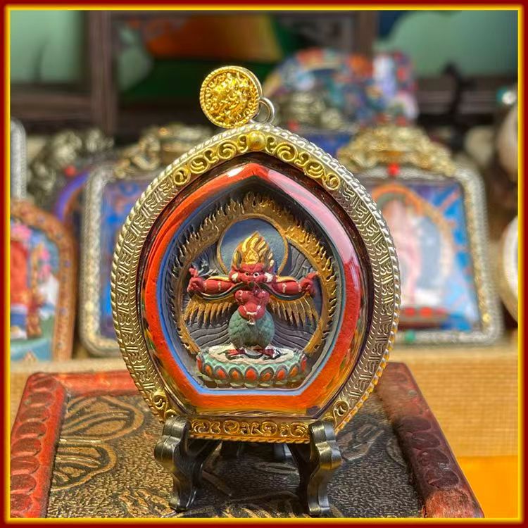 This is a Buddha amulet made of clay by artisans on the roof of the world, fired at high temperatures, and then hand-painted with mineral pigments. Its name is Garuda.