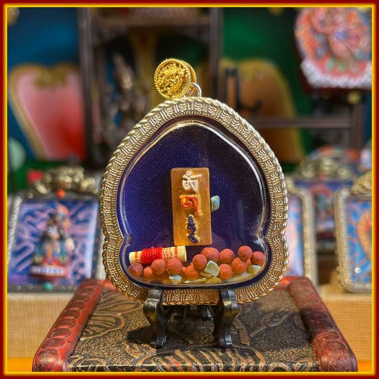 This is a Buddha amulet made of clay by artisans on the roof of the world, fired at high temperatures, and hand-painted with mineral pigments. Its name is Yellow Jambhala.