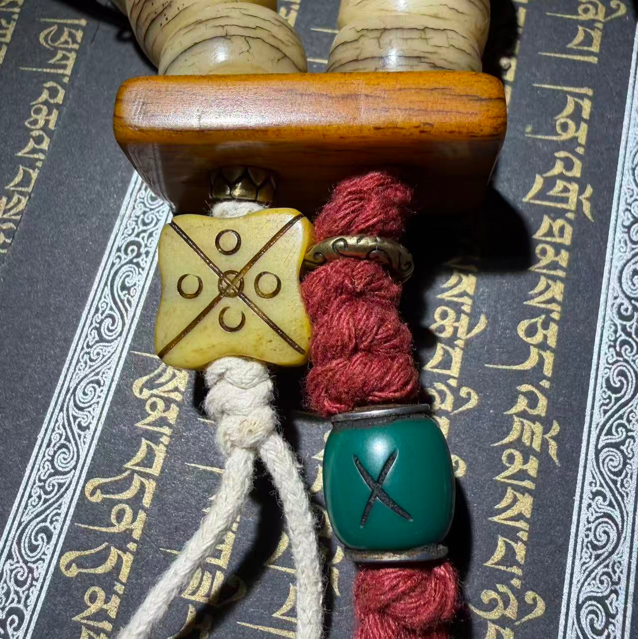 Tibetan Amulets – Hand-painted & Handcrafted. Dzi Bead Necklaces & Bracelets, Thangka, Sacred Symbols, Natural Gemstones. Lucky Charms, Blessed Items, Energy Purification, Vintage Collectibles.