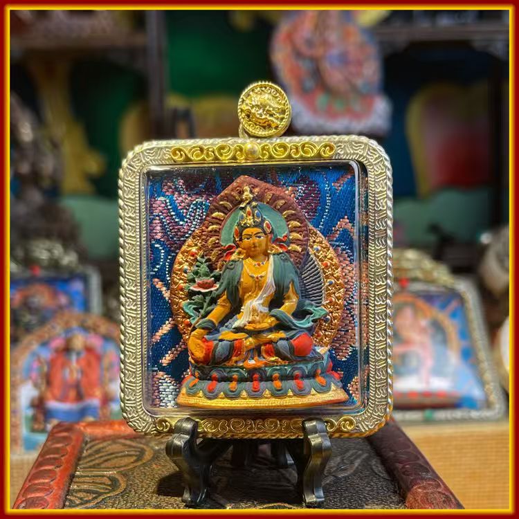 This is a Buddha amulet made of clay by artisans on the roof of the world. It was fired at high temperatures and then hand-painted with mineral pigments. Its name is Ksitigarbha Bodhisattva.